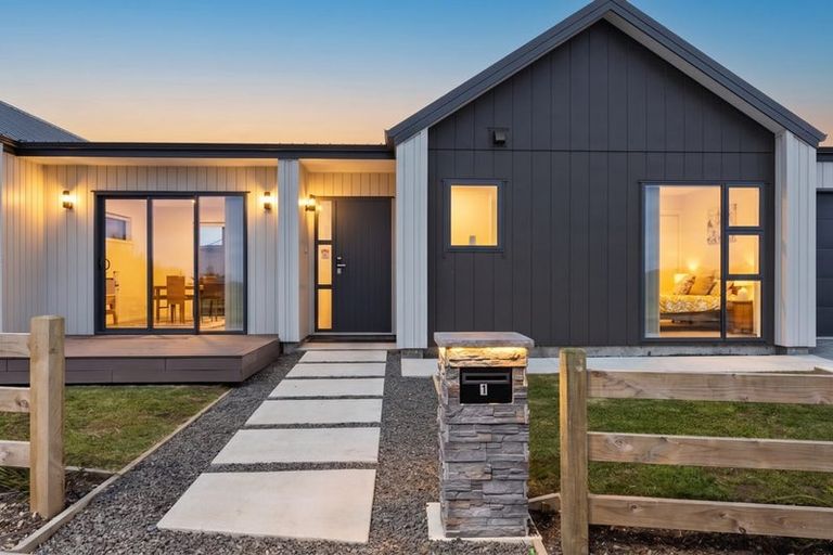 Photo of property in 1 Kentucky Blue Road, Karaka, 2580