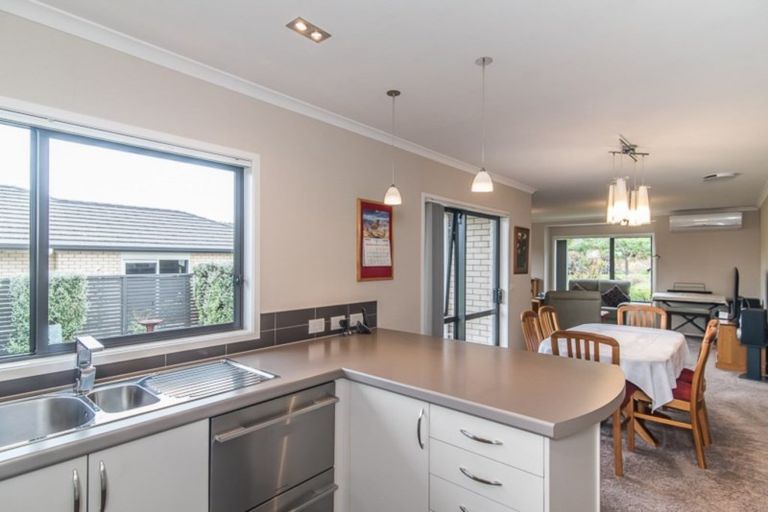 Photo of property in 6 Matuhi Street, Waikanae, 5036