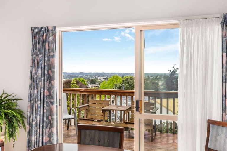 Photo of property in 120 Awaroa Road, Sunnyvale, Auckland, 0612