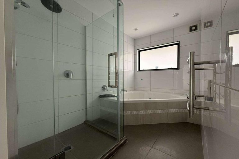 Photo of property in 27 Rembrandt Avenue, Tawa, Wellington, 5028