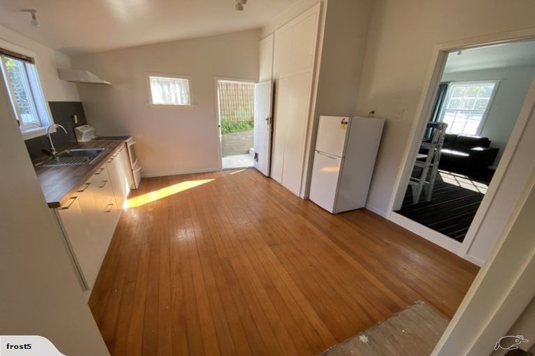 Photo of property in 45 Oxford Street, Lyttelton, 8082