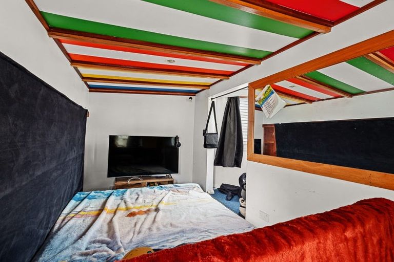 Photo of property in 96 Omata Road, Marfell, New Plymouth, 4310