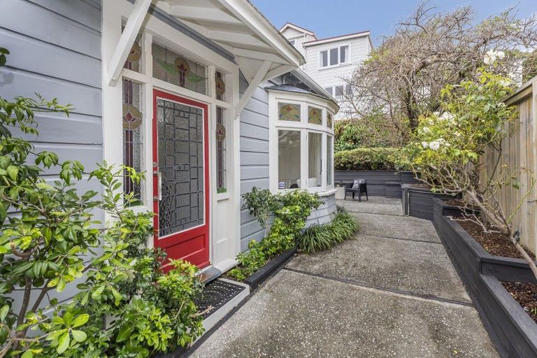 Photo of property in 26 Hawker Street, Mount Victoria, Wellington, 6011