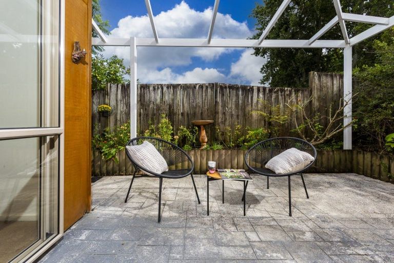 Photo of property in 2/34 Waipuia Place, Greenhithe, Auckland, 0632