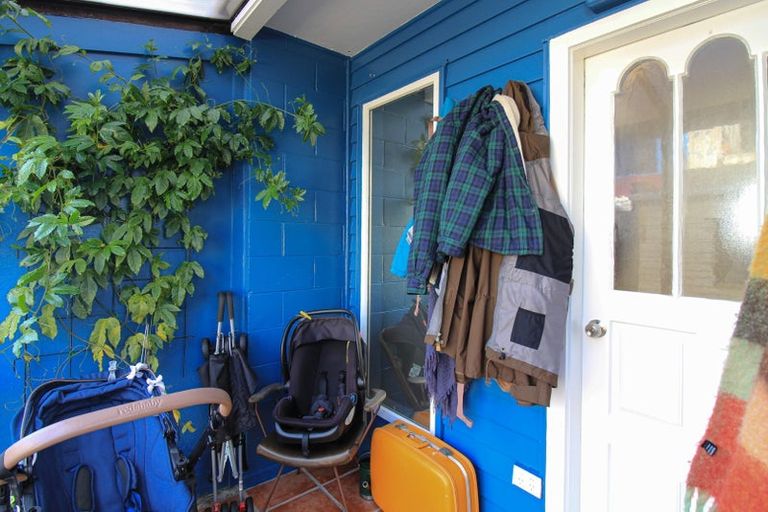 Photo of property in 4/30 Lyall Parade, Lyall Bay, Wellington, 6022