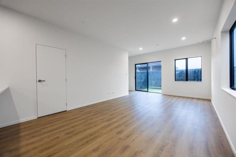 Photo of property in 51 Whare Kauri Road, Papakura, 2110