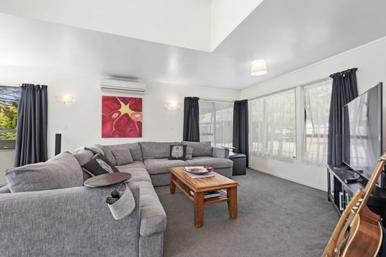 Photo of property in 92c Kamahi Street, Stokes Valley, Lower Hutt, 5019