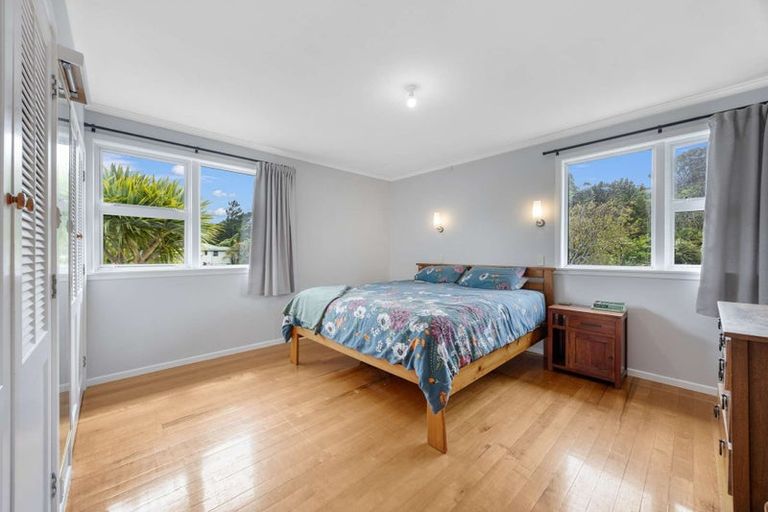 Photo of property in 13 Stratton Street, Normandale, Lower Hutt, 5010