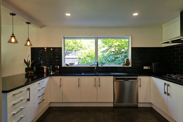 Photo of property in 216 Waiwhetu Road, Waterloo, Lower Hutt, 5011