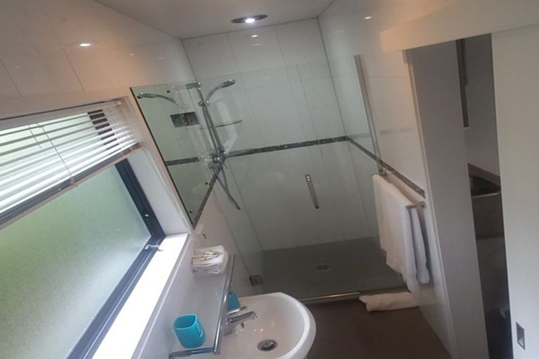 Photo of property in 834 East Coast Road, Oteha, Auckland, 0630