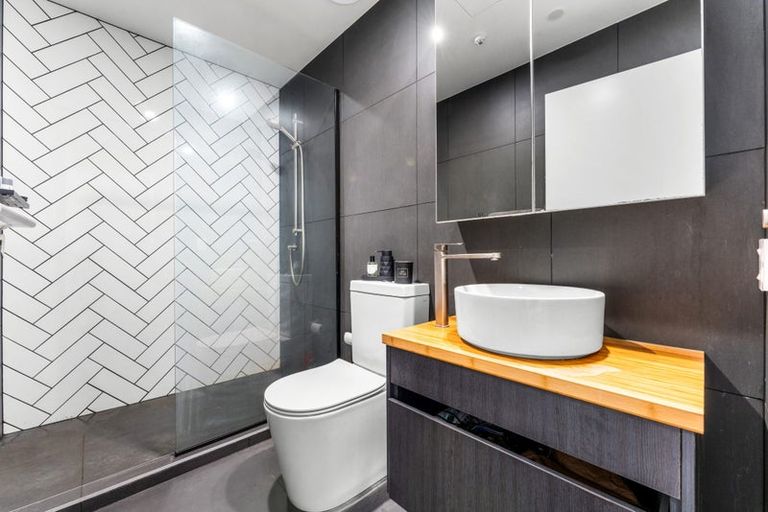 Photo of property in 2/165 Hobsonville Point Road, Hobsonville, Auckland, 0616