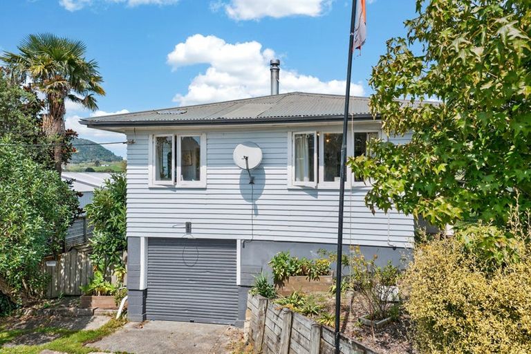 Photo of property in 2 View Street, Maungaturoto, 0520