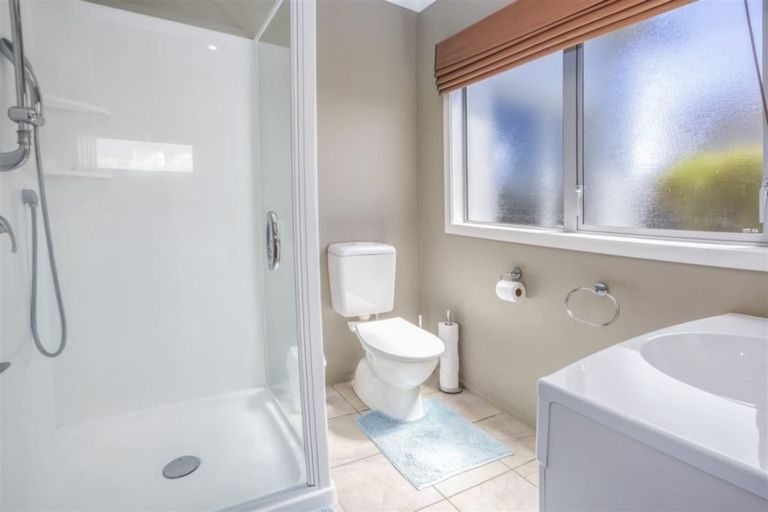 Photo of property in 9 Tongariro Drive, Aotea, Porirua, 5024