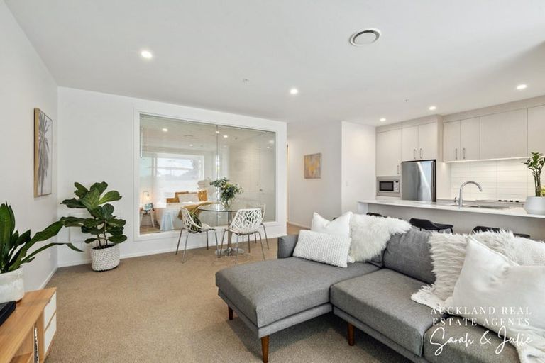 Photo of property in 205/8 Waikumete Road, Glen Eden, Auckland, 0602