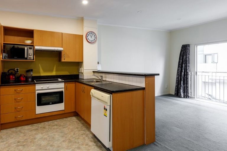 Photo of property in 22/3 Kelvin Grove, Te Aro, Wellington, 6011
