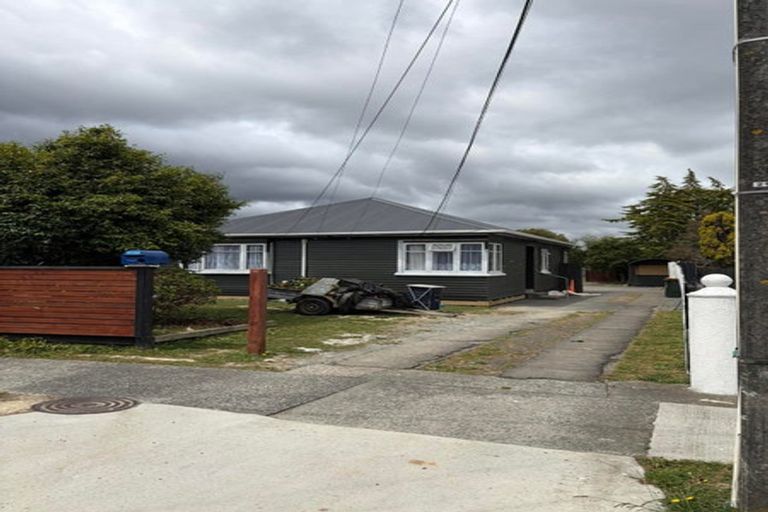 Photo of property in 15 Gibbs Crescent, Wainuiomata, Lower Hutt, 5014