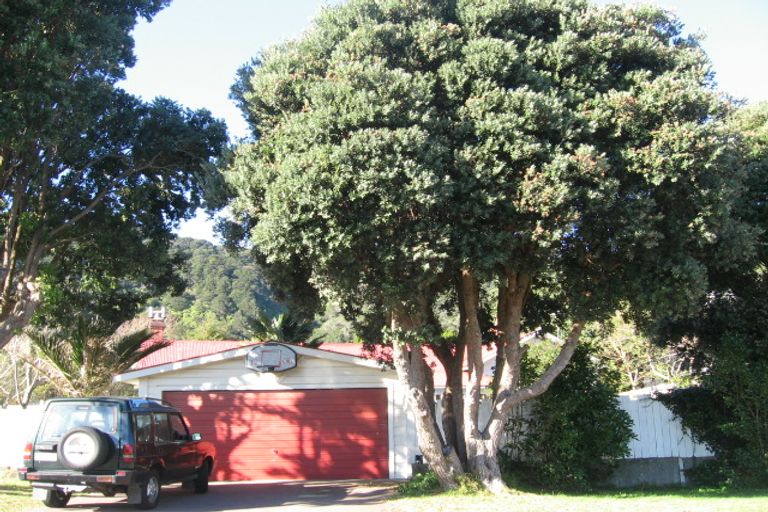 Photo of property in Inverey, 6 Maire Street, Eastbourne, Lower Hutt, 5013