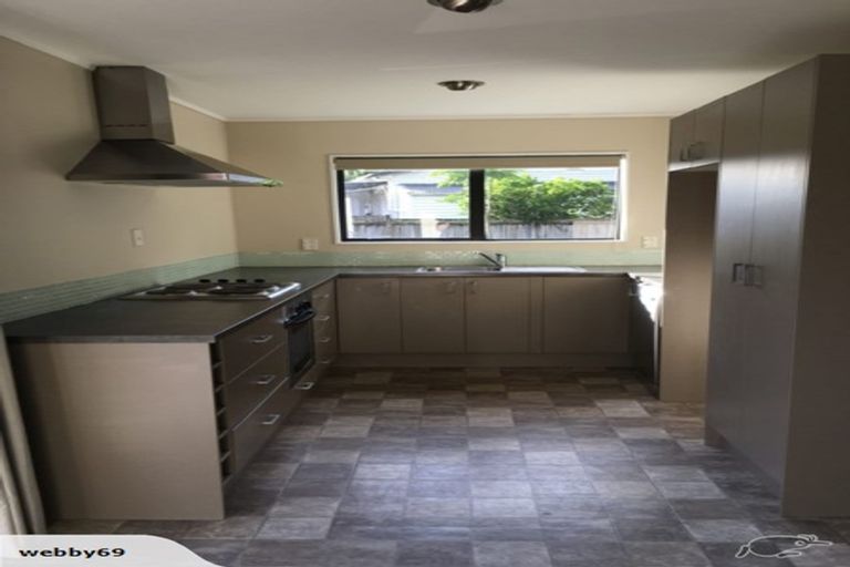 Photo of property in 2/29 Glendale Road, Glen Eden, Auckland, 0602