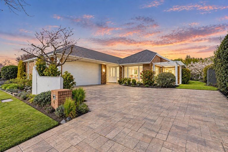 Photo of property in 4 Wardour Mews, Avonhead, Christchurch, 8042