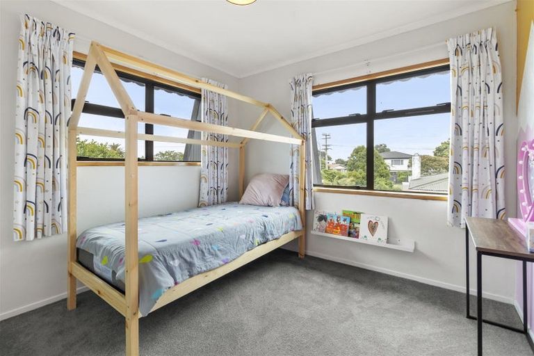 Photo of property in 1/9 Gloria Avenue, Te Atatu Peninsula, Auckland, 0610