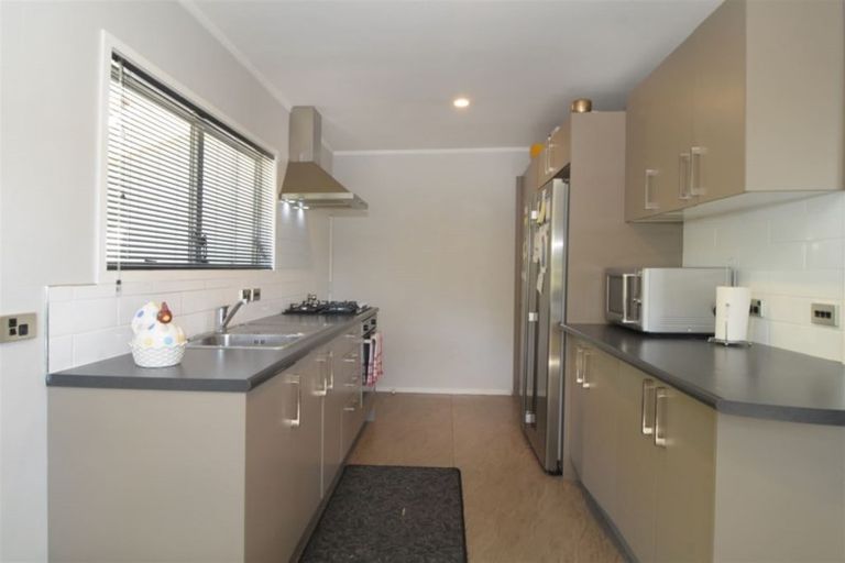 Photo of property in 1/333 Triangle Road, Massey, Auckland, 0614