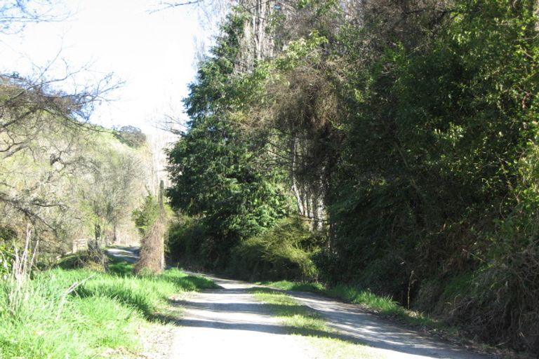 Photo of property in 6 Te Maire Road, Hunterville, 4730