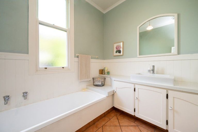 Photo of property in 210 Davis Street, Saint Leonards, Hastings, 4120