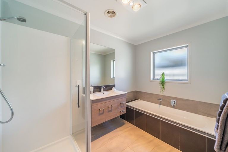 Photo of property in 27 Kurth Crescent, Silverstream, Upper Hutt, 5019