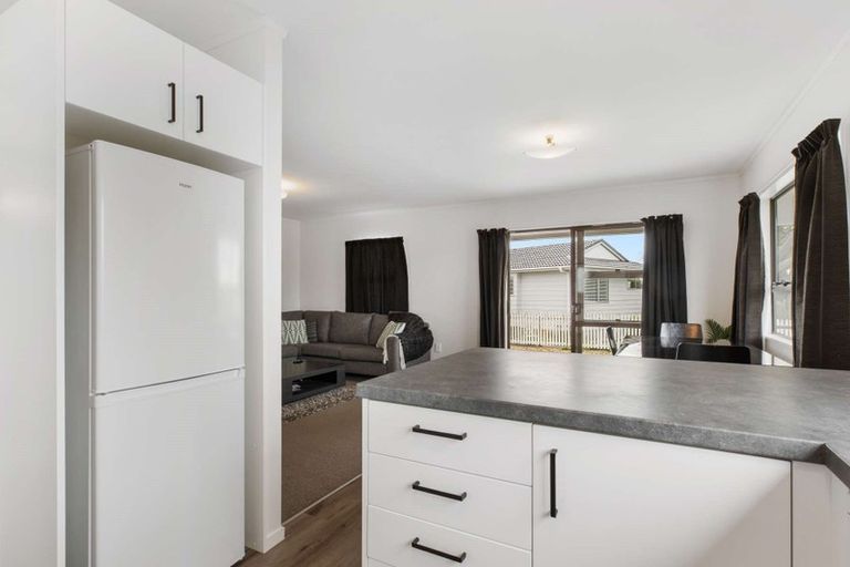 Photo of property in 24a Edgewater Parade, Waiuku, 2123