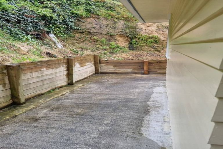 Photo of property in 92 Ironside Road, Johnsonville, Wellington, 6037