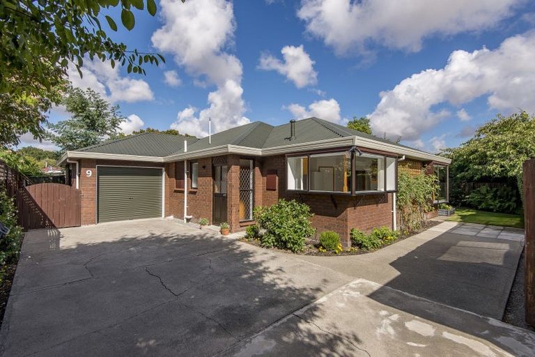Photo of property in 2/9a Kingham Place, Avonhead, Christchurch, 8042