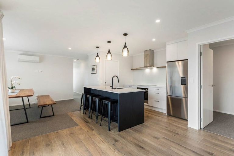 Photo of property in 2 Routeburn Lane, Karaka, 2124