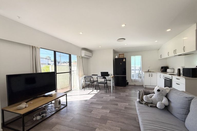 Photo of property in 1/5 Merriefield Avenue, Forrest Hill, Auckland, 0620