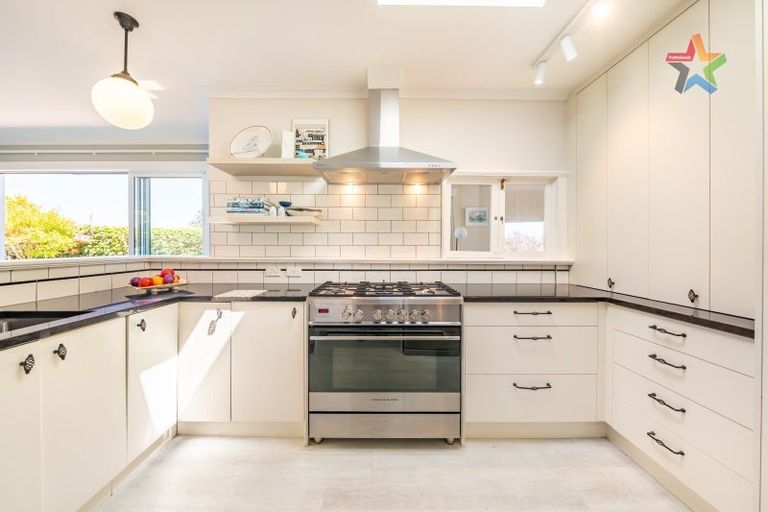 Photo of property in 30 Korokoro Road, Korokoro, Lower Hutt, 5012