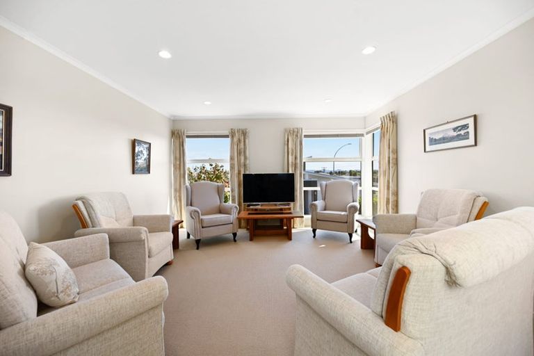 Photo of property in 64a Rototuna Road, Rototuna, Hamilton, 3210