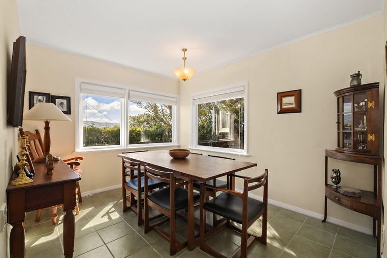Photo of property in 70 Nevay Road, Karaka Bays, Wellington, 6022