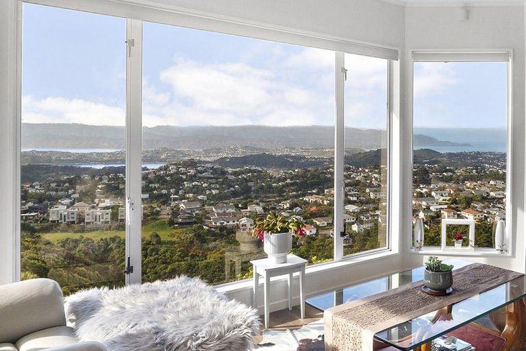 Photo of property in 89 Ashton Fitchett Drive, Brooklyn, Wellington, 6021