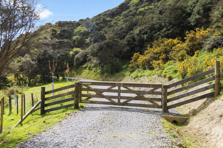 Photo of property in 520 Makara Road, Makara, 6972