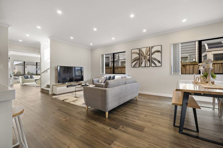 Photo of property in 30 Hikuawa Road, Flat Bush, Auckland, 2019