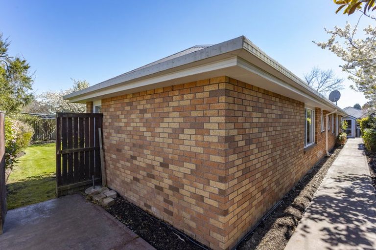Photo of property in 4 Wardour Mews, Avonhead, Christchurch, 8042