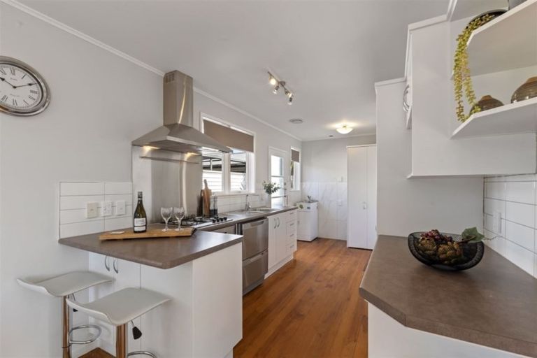Photo of property in 17 Thomas Avenue, Te Atatu Peninsula, Auckland, 0610