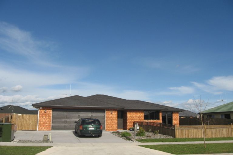 Photo of property in 42 Farringdon Avenue, Rototuna North, Hamilton, 3210