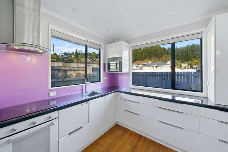 Photo of property in 1/7 Norana Road, Maoribank, Upper Hutt, 5018