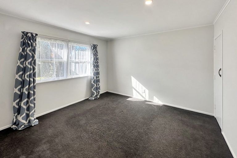 Photo of property in 11 Rowan Terrace, Te Atatu South, Auckland, 0610