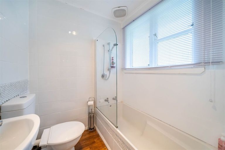 Photo of property in 7b Deller Grove, Silverstream, Upper Hutt, 5019