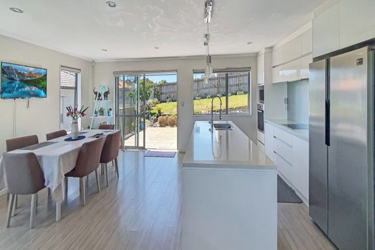 Photo of property in 77 Totara Views Drive, Silverdale, 0932