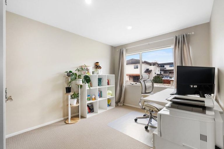 Photo of property in 8 Cuthill Close, Albany, Auckland, 0632