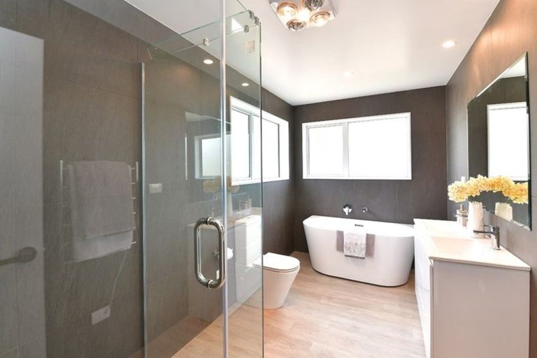 Photo of property in 702a East Coast Road, Pinehill, Auckland, 0632