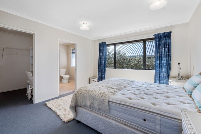 Photo of property in 14 Lakemere Way, Kinloch, Taupo, 3377