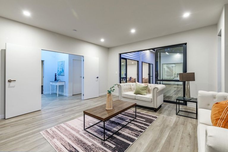 Photo of property in 7 Dida Park Drive, Kumeu, 0810